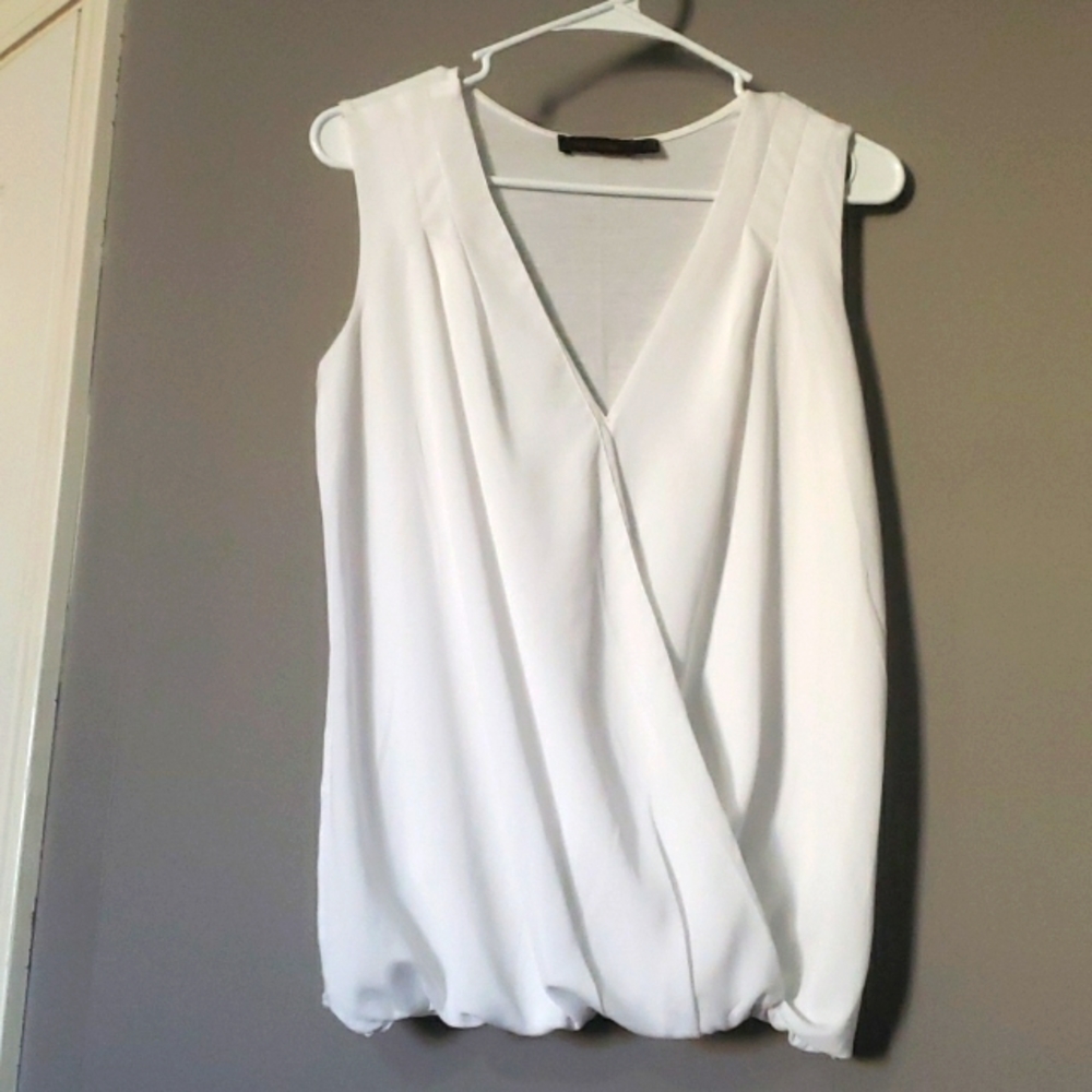 Sleeveless dress top